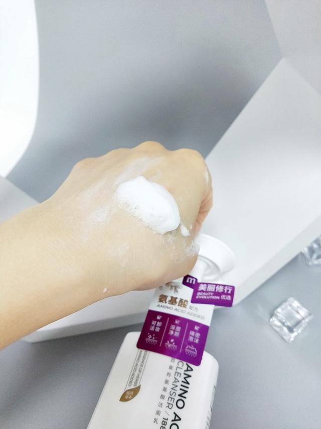 氨基酸洁面泡，温和清洁小能手