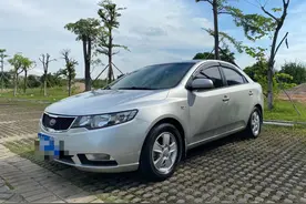 11年起亚福瑞迪，自动档，公里数少。车况特别靓。价格便宜图片