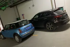 经典情怀老车04年宝马MINI翻新，这么多人喜欢这款车到底好在哪里图片