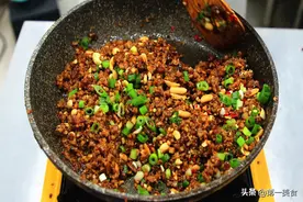 教你做香菇肉酱，一次熬一锅，3天不炒菜，拌面下饭特别香图片