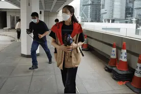亲姐姐替周星驰打工多年，首次购入三千万豪宅，缴纳百万税款图片