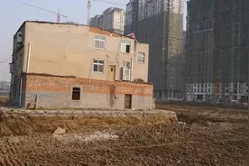 湖北有位“贪婪地”钉子户，千万赔偿连夜加盖1层，最终却成笑话图片