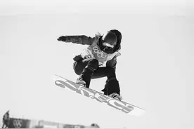 完成高难度正脚前刃两周空翻动作，刘佳宇成为中国第一、世界第三图片