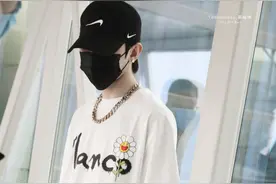 奔跑吧最新路透曝光，粉丝路拍，疑似蔡徐坤手臂受伤图片