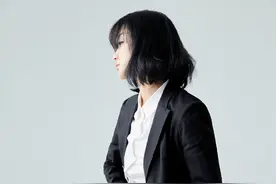 张瑶西装写真，成熟干练图片