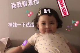 表情包：我就看着你，撩她一下试试图片