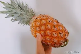 想吃菠萝不会切，教你简单一招，在家也能切出完整不破烂的菠萝块图片