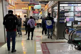 记者暗访：被查处走私6亿的深圳明通美妆城重开，有代购排队拿货图片