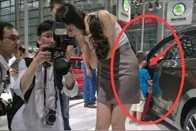 每日一笑：妹子长点心吧，也不看下后边熊孩子在弄啥呢图片