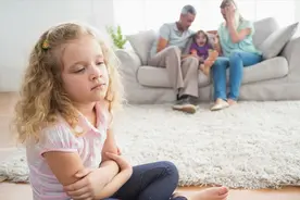 为何相亲相爱的兄弟姐妹，长大后基本会疏远？父母占主要原因图片