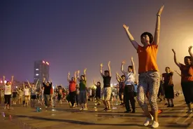 一片喊打的“广场舞”终将势不可挡的走向辉煌图片