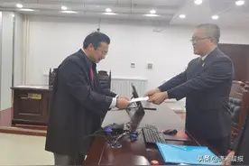 “错换人生28年”案判医院赔76万，并承担后续医疗费六成，患者生母：医院失误对我们是毁灭性打击图片