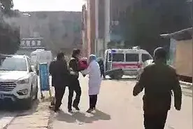 河南一居民购置84消毒液，大人疏忽，2岁女童误当饮料喝！
视频封面