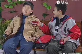 沙雕表情包：快点哄我图片