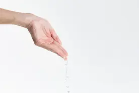 尿尿发出的疾病「预警」，除了颜色外，这5种信号你也必须懂图片