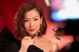 47岁的郑秀文一生潇洒，搭档不是刘德华就是古天乐，却嫁给了渣男图片