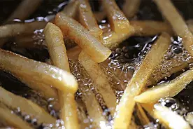 油炸后的剩油怎么用？大厨教你一招，剩油变香油，健康不浪费图片