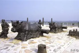 保护黄河浮桥的70吨唐朝“铁牛”，为何却露天摆放？专家：不敢动图片