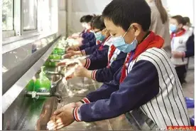 “我赞成现在要复课了” 钟南山、李兰娟、张文宏“同框”发声 为校园防疫支招图片