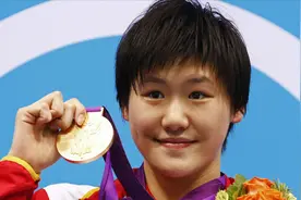 叶诗文“逆风翻盘”！以一敌七破世界记录，伦敦奥运会一战封神图片