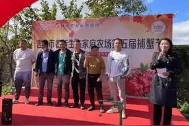 捕蟹捉鱼庆丰收图片