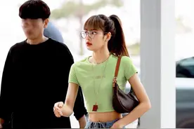 2020流行短top+牛仔裤，Lisa最爱穿，显高显瘦又时髦精致女生必备图片