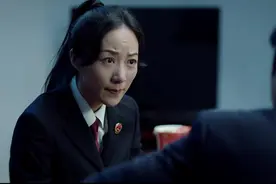 罗欣然，多余而荒唐的女主角图片