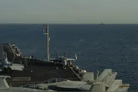 美军航母调转枪口，剑指伊朗直扑波斯湾，武器禁运解除前亮出肌肉图片