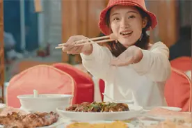 城会玩：开电动车奔袭百公里 坐飞机看长城？这么溜？视频封面