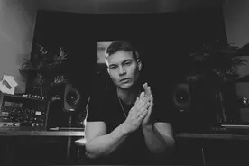 英国当红DJ Joel Corry家中的工作室和他的多面人生图片