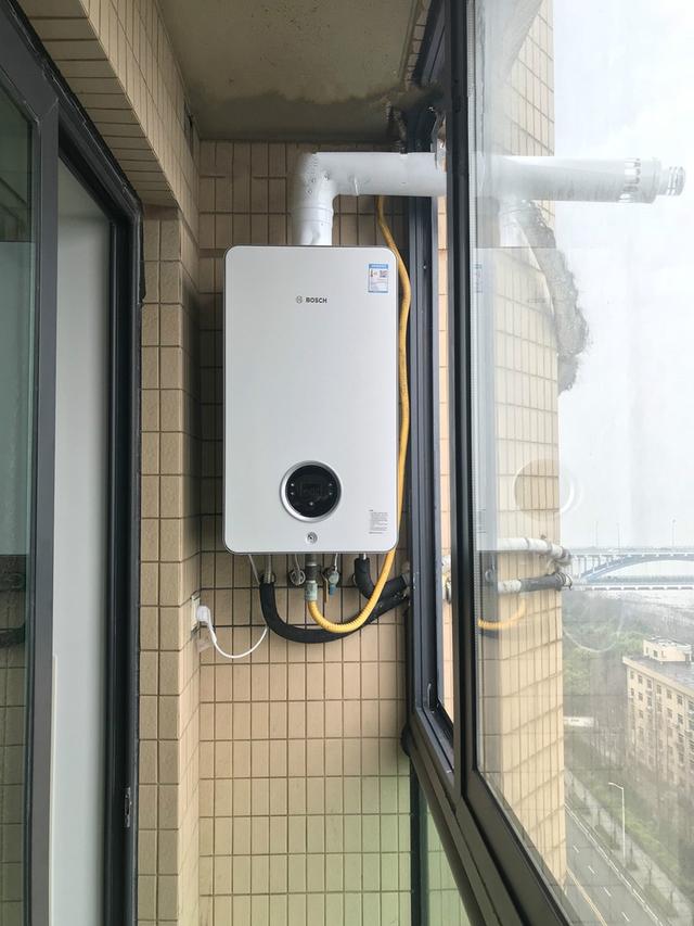 家里装壁挂炉,别忘排气管选双层的,即开即出热水,安全性杠杠滴