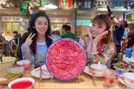 上海主持人的聚会！豆豆姐姐罕见现身 万蒂妮贝倩妮姐妹花合体图片