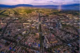 中国无人机拍下城市景象，引发外网热议：这简直是“反人类”规划图片