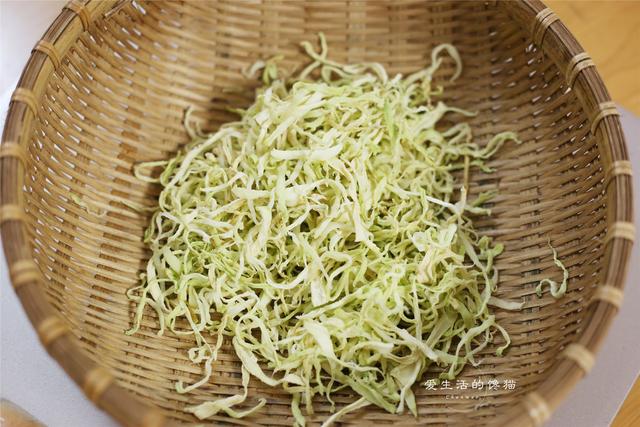 青木瓜变“米饭杀手”，香辣下饭，嘎嘣脆，有了它，米饭不够吃