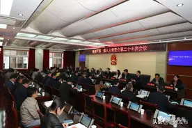 王玮同志任新建区人民政府副区长、代理区长 区一届人大常委会第二十七次会议召开图片