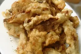 干炸蘑菇，最忌直接挂糊！大厨：多加1步，蘑菇外酥里嫩，香喷喷图片