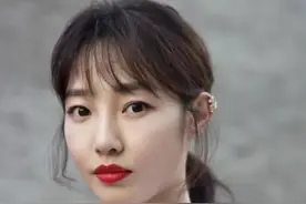 白百何儿子近照超像陈羽凡，父子久违同框图片