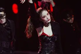 《乘风破浪的姐姐》太棒了，张萌全新造型引爆全场，网友：爱了图片
