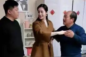 谢广坤王小蒙，搂腰亲密跳舞惹争议，网友：公公儿媳不合适图片