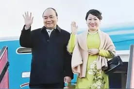 越南第一夫人陈月秋：对传统服饰情有独钟图片