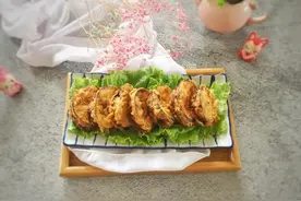 海鲜版茄盒，教你调制虾泥馅，外酥里嫩咬一口满口留香图片