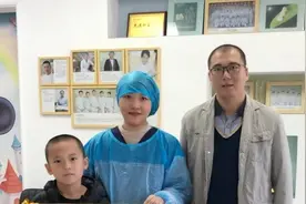 “医德双馨，情系患者”—小患者多方寻医终得治，感激赠锦旗图片