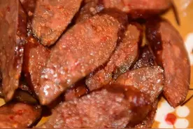 真相!原来装香肠的肉灌装时是不用清洗的!四川人，你还爱吃香肠吗图片