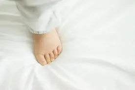 宝宝走路喜欢踮脚，正常吗？6种情况要格外注意图片