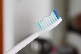 买电动牙刷的第二天，我就后悔了图片