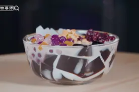 教你一个奶茶店最简单的甜品制作方法：堆砌法｜古早味芋圆烧仙草图片
