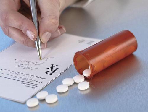 孩子腹泻越吃药越严重，不是药没用，是牛奶害了药