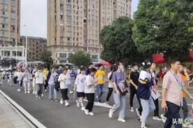 中考第一天，记者直击上饶多考点现场图片