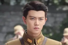 来来来，嘉伦的帅照来了图片