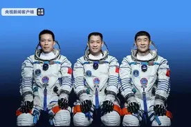 中国第一位！这名太空出舱的航天员还有个特殊身份图片